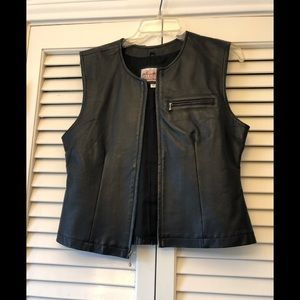 Black leather zipper vest; M